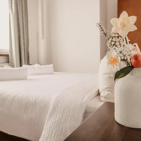 La Riva Hotel *