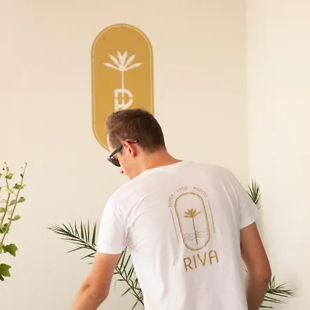 Riva Boutique I Restaurant I Club ホテル