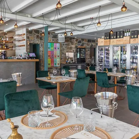 Riva Boutique I Club I Loges I Restaurant Szálloda