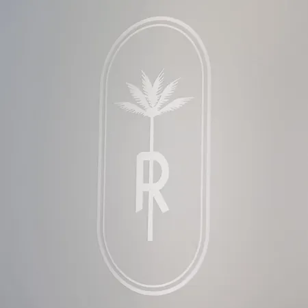 Riva Boutique I Restaurant I Club ホテル *