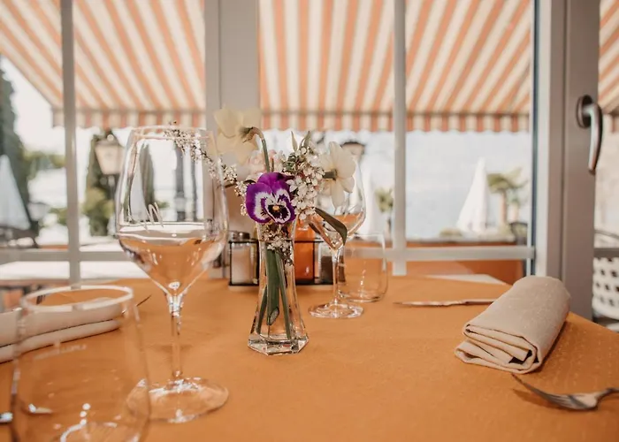 Riva Boutique I Restaurant I Club 酒店 *