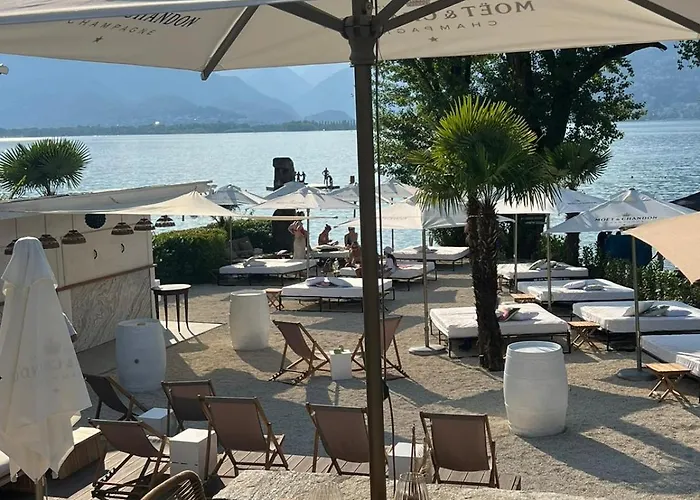 Riva Boutique I Restaurant I Club 호텔