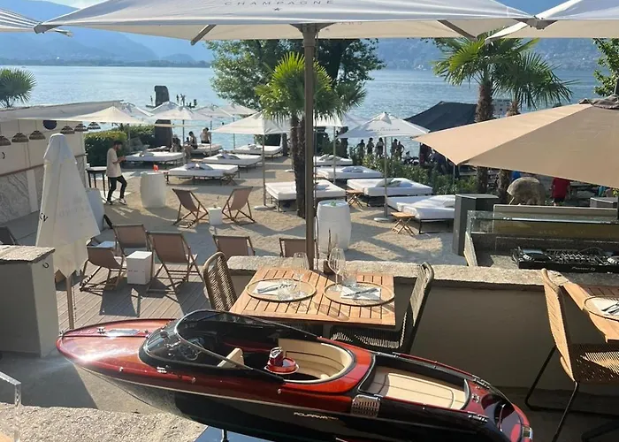 Riva Boutique I Restaurant I Club *