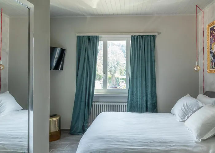 Riva Boutique I Restaurant I Club Hotel