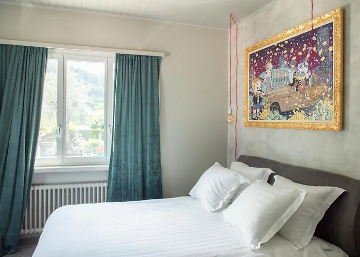 Riva Boutique I Restaurant I Club *