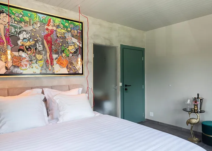 Riva Boutique I Restaurant I Club