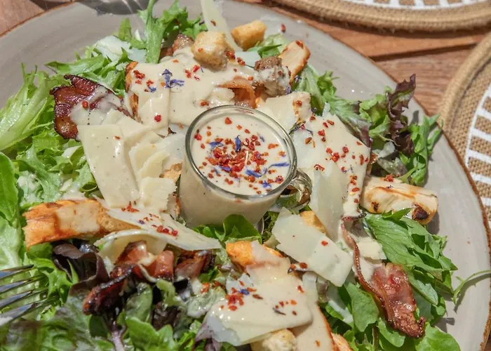 Riva Boutique I Restaurant I Club