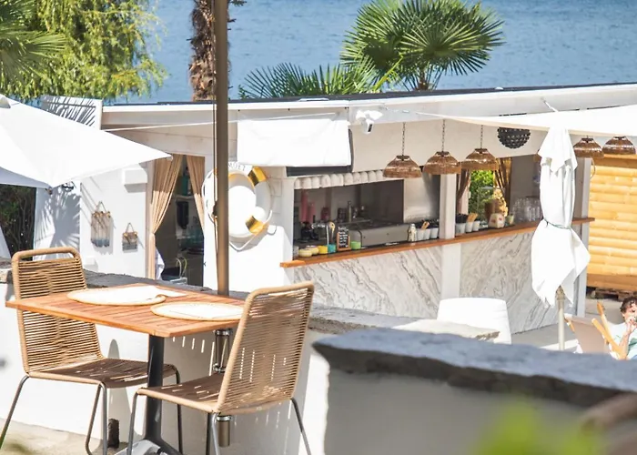 Riva Boutique I Restaurant I Club 호텔 Gambarogno