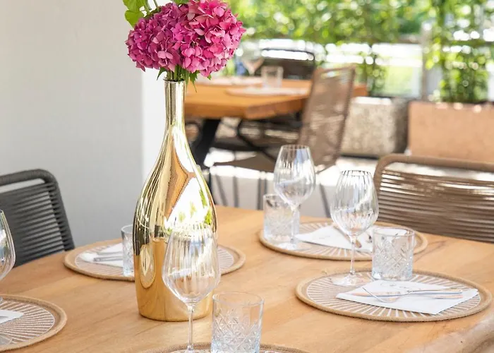 Riva Boutique I Restaurant I Club 호텔 Gambarogno