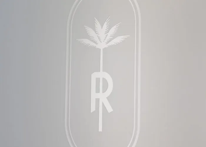 Riva Boutique I Restaurant I Club 호텔 *