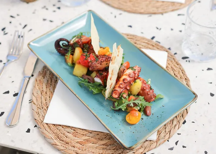 Riva Boutique I Restaurant I Club *