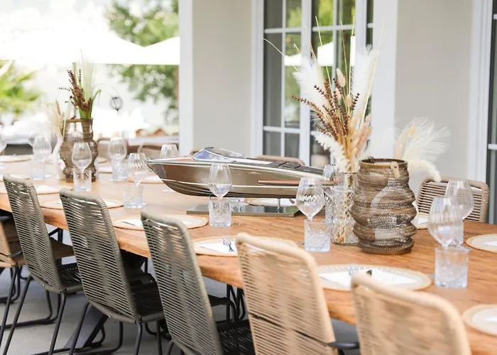 Riva Boutique I Restaurant I Club