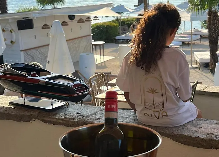 Riva Boutique I Restaurant I Club מלון Gambarogno