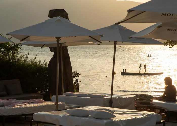 Riva Boutique I Restaurant I Club * Gambarogno