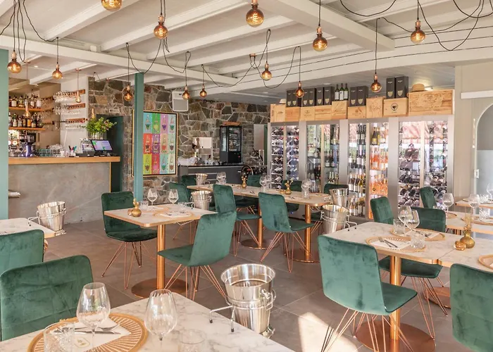 Riva Boutique I Restaurant I Club מלון