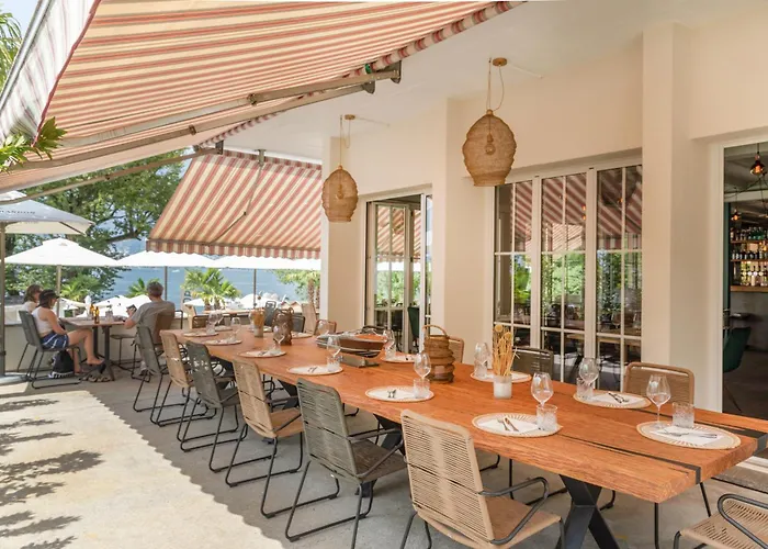 Riva Boutique I Restaurant I Club מלון *