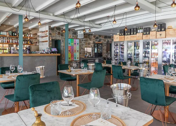 Riva Boutique I Restaurant I Club מלון