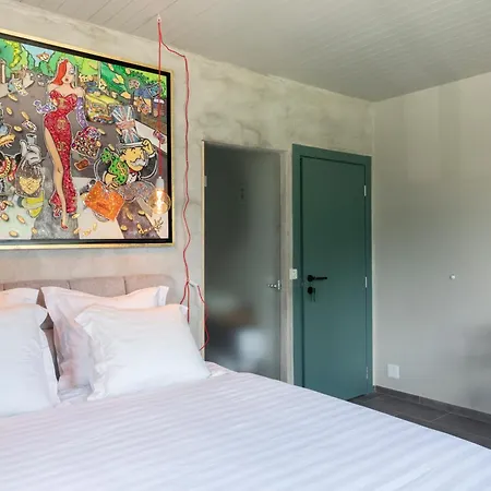 Riva Boutique I Restaurant I Club