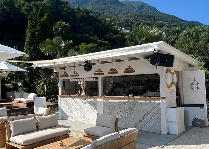 Riva Boutique I Restaurant I Club *