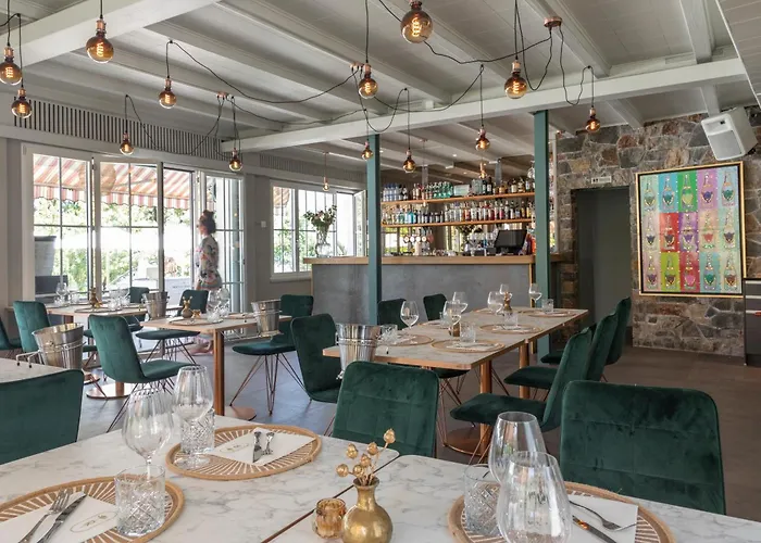 Riva Boutique I Restaurant I Club *